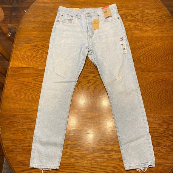 NWT Levi’s women’s 501 Skinny Jeans Light Wash - Picture 1 of 9